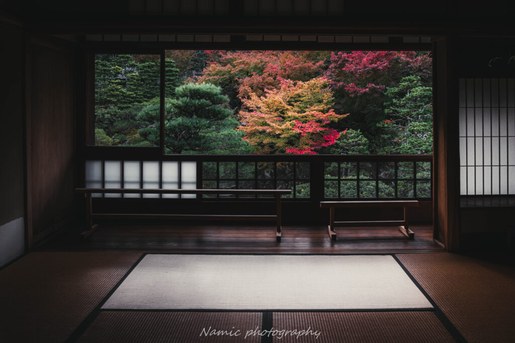 紅葉が美しい旧邸御室の写真